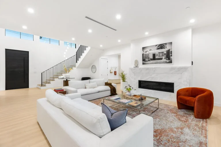 fc8e0a1bec52aa051f88e18a2171c744-uncropped_scaled_within_1536_1152